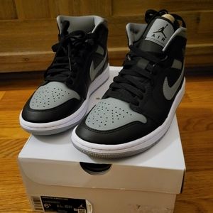 Jordan 1 Mid - Shadow